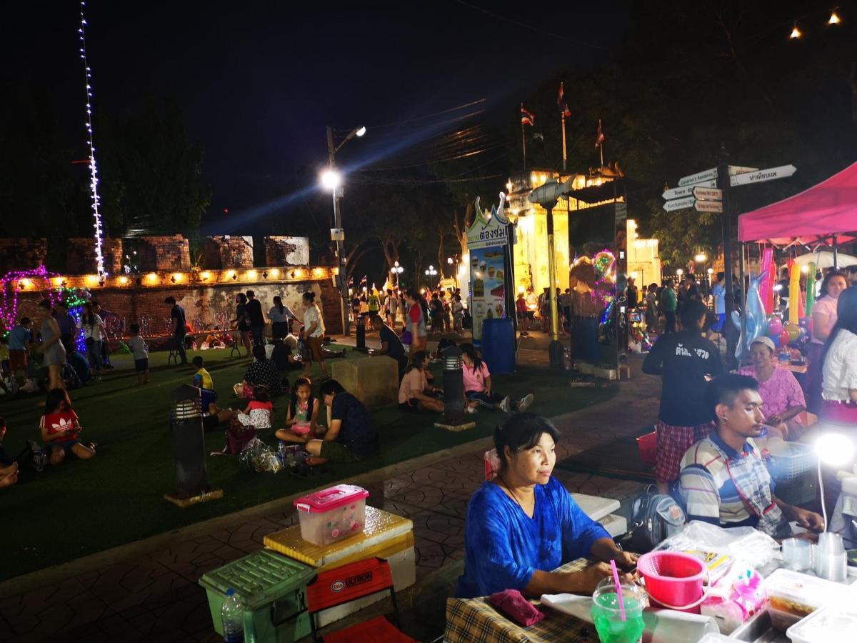 D​ Luck​ Hostel Kanchanaburi Exterior foto
