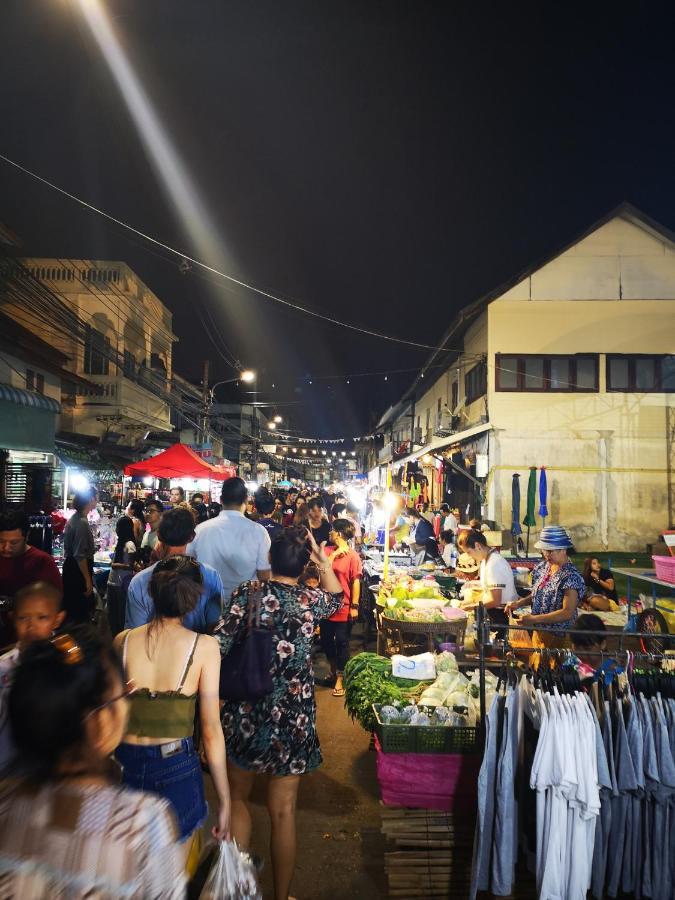 D​ Luck​ Hostel Kanchanaburi Exterior foto
