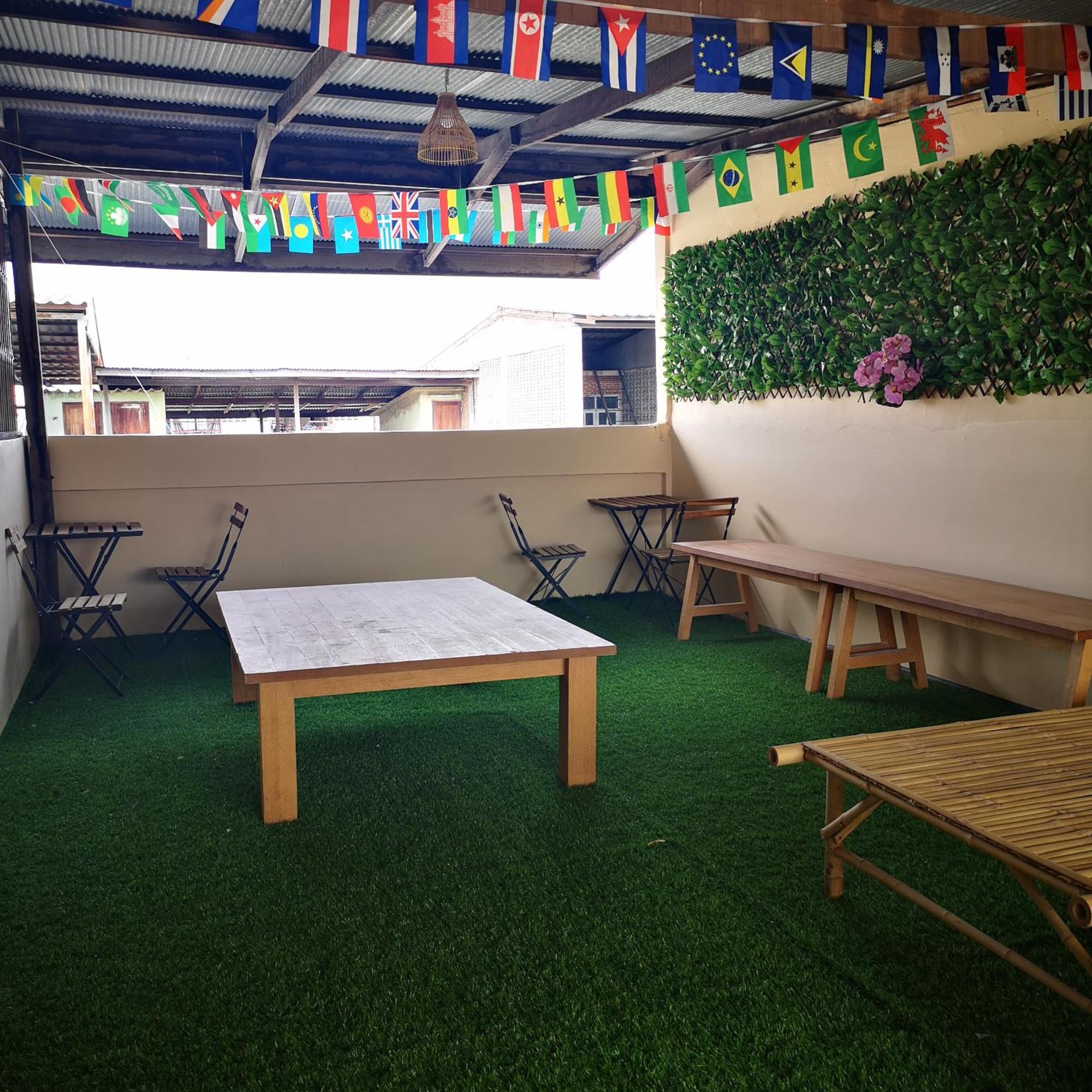 D​ Luck​ Hostel Kanchanaburi Exterior foto