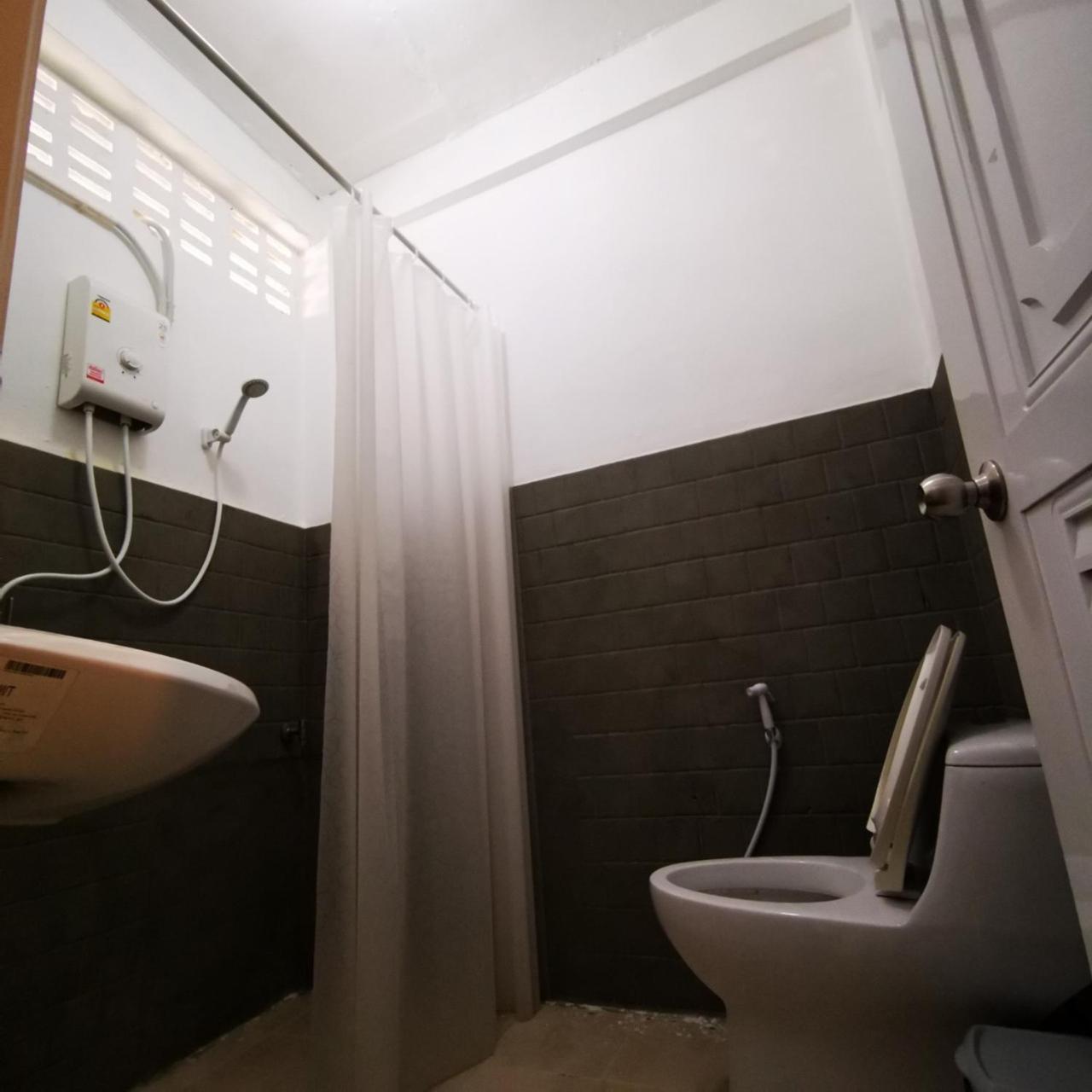 D​ Luck​ Hostel Kanchanaburi Habitación foto