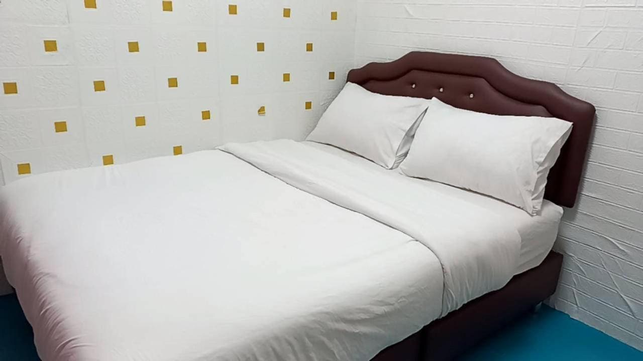 D​ Luck​ Hostel Kanchanaburi Exterior foto