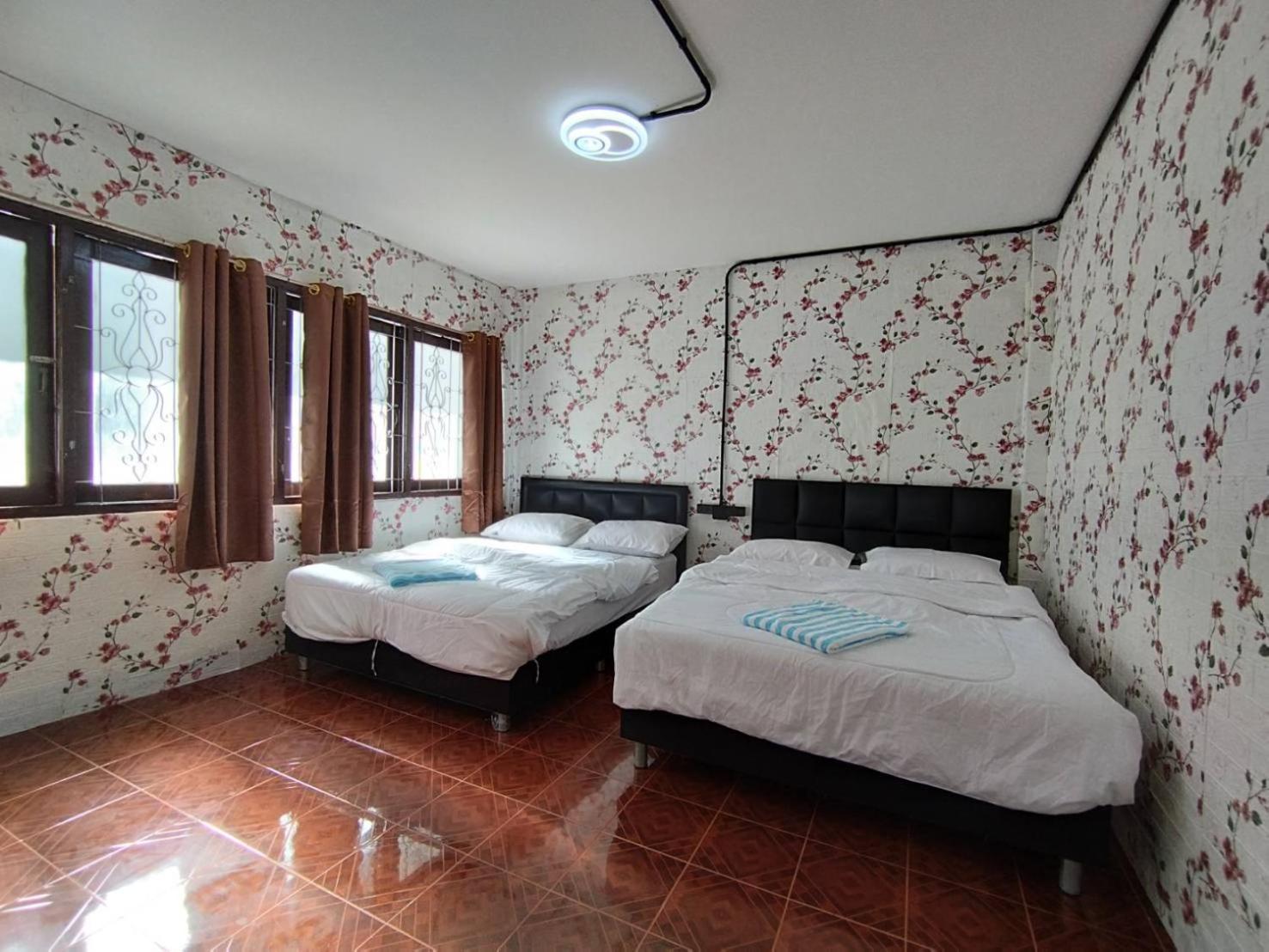D​ Luck​ Hostel Kanchanaburi Exterior foto