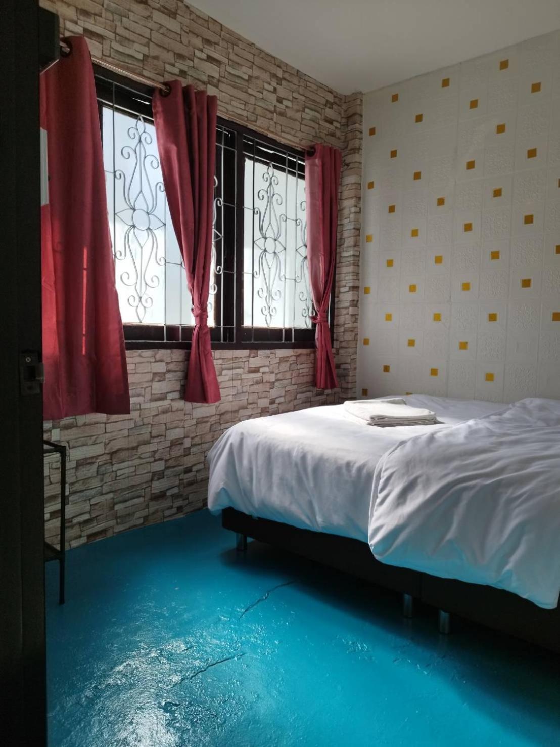 D​ Luck​ Hostel Kanchanaburi Exterior foto