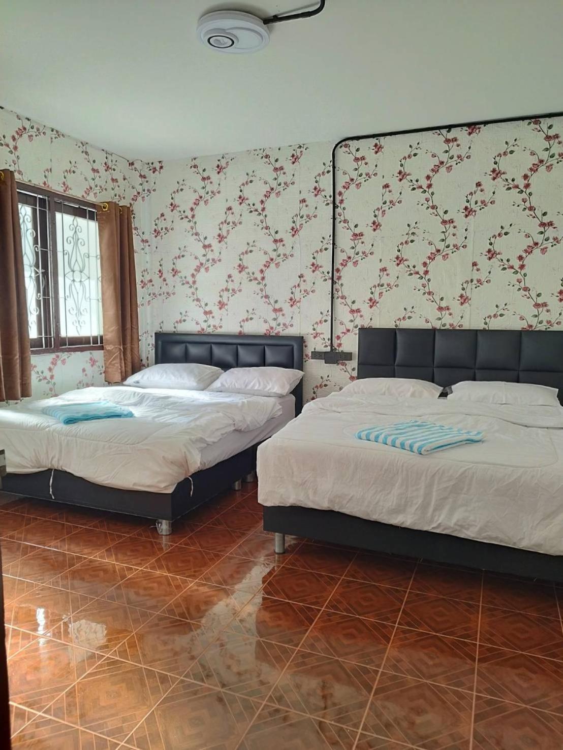 D​ Luck​ Hostel Kanchanaburi Exterior foto