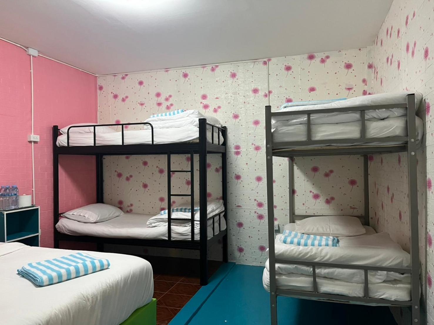 D​ Luck​ Hostel Kanchanaburi Exterior foto