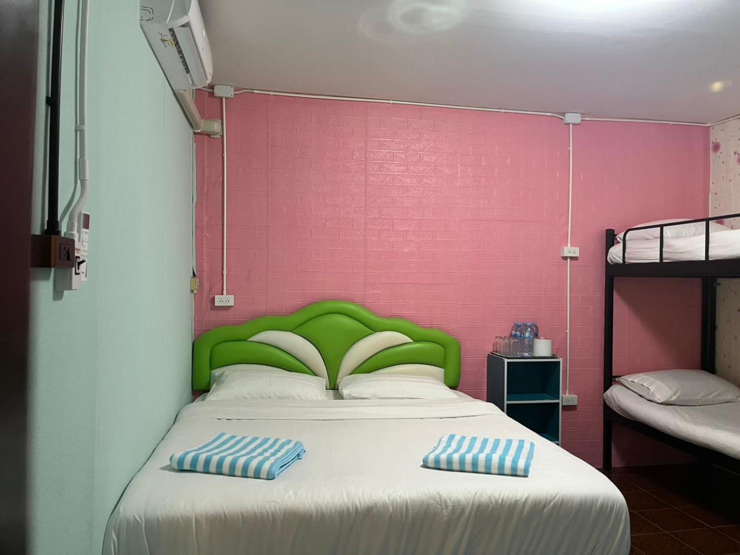 D​ Luck​ Hostel Kanchanaburi Exterior foto