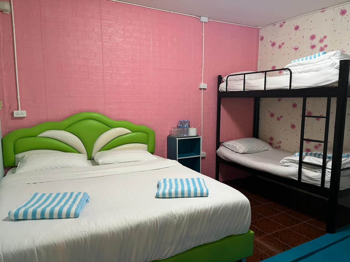 D​ Luck​ Hostel Kanchanaburi Exterior foto